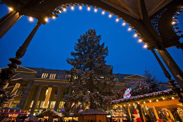 The “Königsbau Passagen” shopping mall on Königstrasse next to Schlossplatz downtown Stuttgart is festively illuminated during the holiday season. The Stuttgart “Wintertraum,” or winter’s dream, is also located here with booths selling hot winter punch, candied almonds, grilled sausages and more. Decorations, lights, Christmas markets and cherished holiday traditions cast a magical spell on the Advent season in Germany. Photo courtesy of in.Stuttgart/Niedermüller