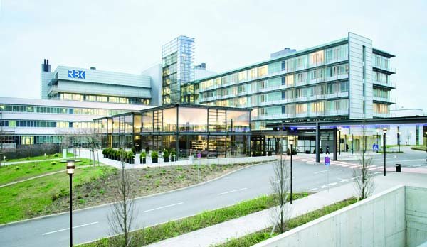 Robert Bosch Krankenhaus (Robert Bosch Hospital) Robert Bosch Hospital is the area's main trauma center and provides a variety of specialty care, but does not offer pediatrics. Specialties: Trauma, inpatient Address: Auerbachstrasse 110 70376 Stuttgart Telephone: 0711-8101-0 Online: www.rbk.de. There is not an English language version of the website, but there are English speaking receptionists available on the telephone.