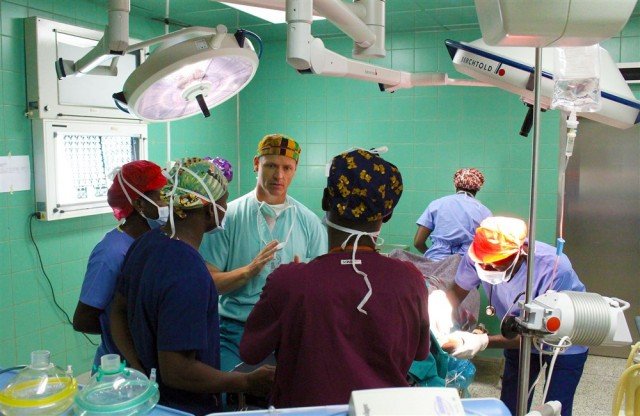 Lt. Col. Sean Burke, an anesthesia provider with the 30th Medical Brigade, explains procedures with Ghanaian medical personnel prior to a craniotomy at the 37th Military Hospital in Accra, Ghana on Aug. 3, during Medical Readiness Training Exercise 15-2. MEDRETE 15-2 is part of a series of exercises designed to build the medical capacity of partner nation militaries in Africa. (U.S. Army Africa photo by Capt. Charles An)