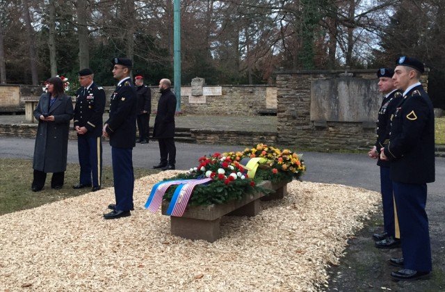 Stuttgart ceremony National day of mourning wreath laying 2015