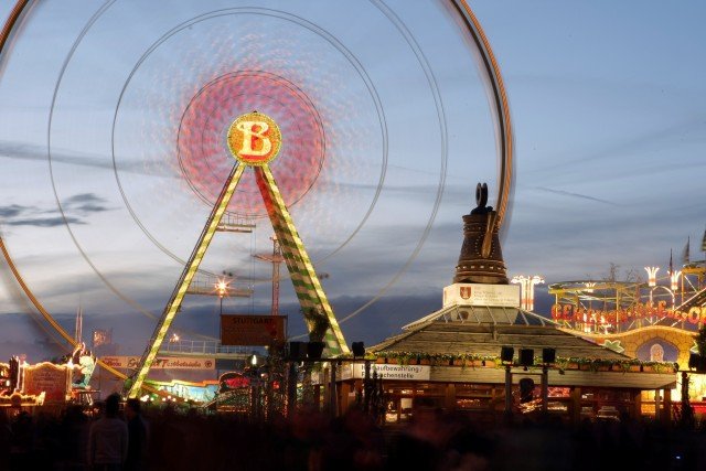 This year’s “Stuttgarter Frühlingsfest,” or spring festival, will run April 16 to May 8 at the Cannstatter Wasen fest grounds in Bad Cannstatt. Patrons may enjoy a nice view of the fest grounds from the “Bellevue” Ferries Wheel, just one of many activities offered throughout the fest. Also depicted is the “Cannstatter Kanne,” or pitcher, the city district’s coat of arms. Photo courtesy of in.Stuttgart/Thomas Niedermüller.