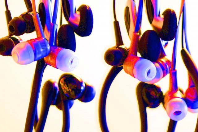 A new Army Directive, released May 6, 2016, allows Soldiers to wear headphones or earbuds while in fitness centers or gyms. By C. Todd Lopez (photo illustration)