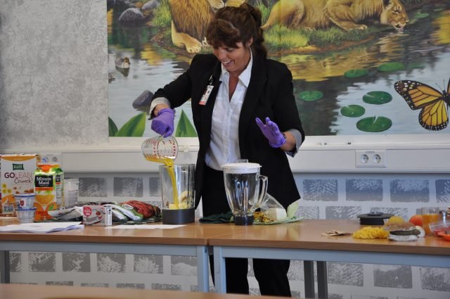 U.S. Army Garrison Stuttgart community Dietician, Crystal Johnson partnered with the Patch Library to demonstrate healthy recipes for different kinds of smoothies, July 19, 2016. Photos by: Sianne Jusino-Vega