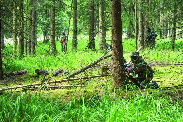 Players perform squad-based movements in attempt to corner their enemy and engage the opposing team by using covering fire, allowing a player to maneuver and flank them.
